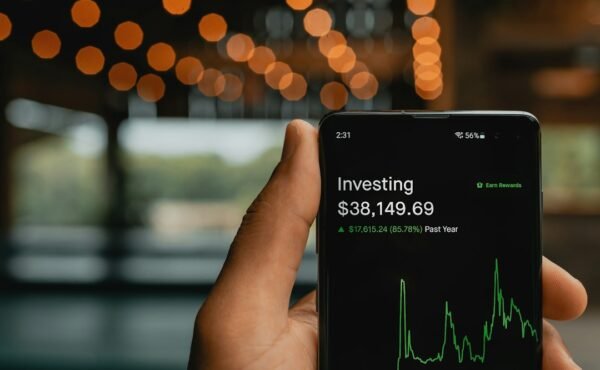Robinhood trading app representing HOOD stock and Robinhood Chain growth